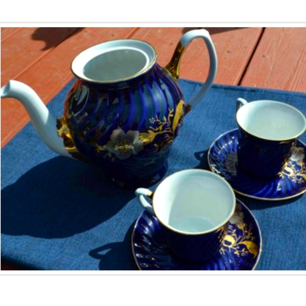 Vintage Apulum Romania tea pot (no lid) 2 cups & 2 saucers dark navy blue gold